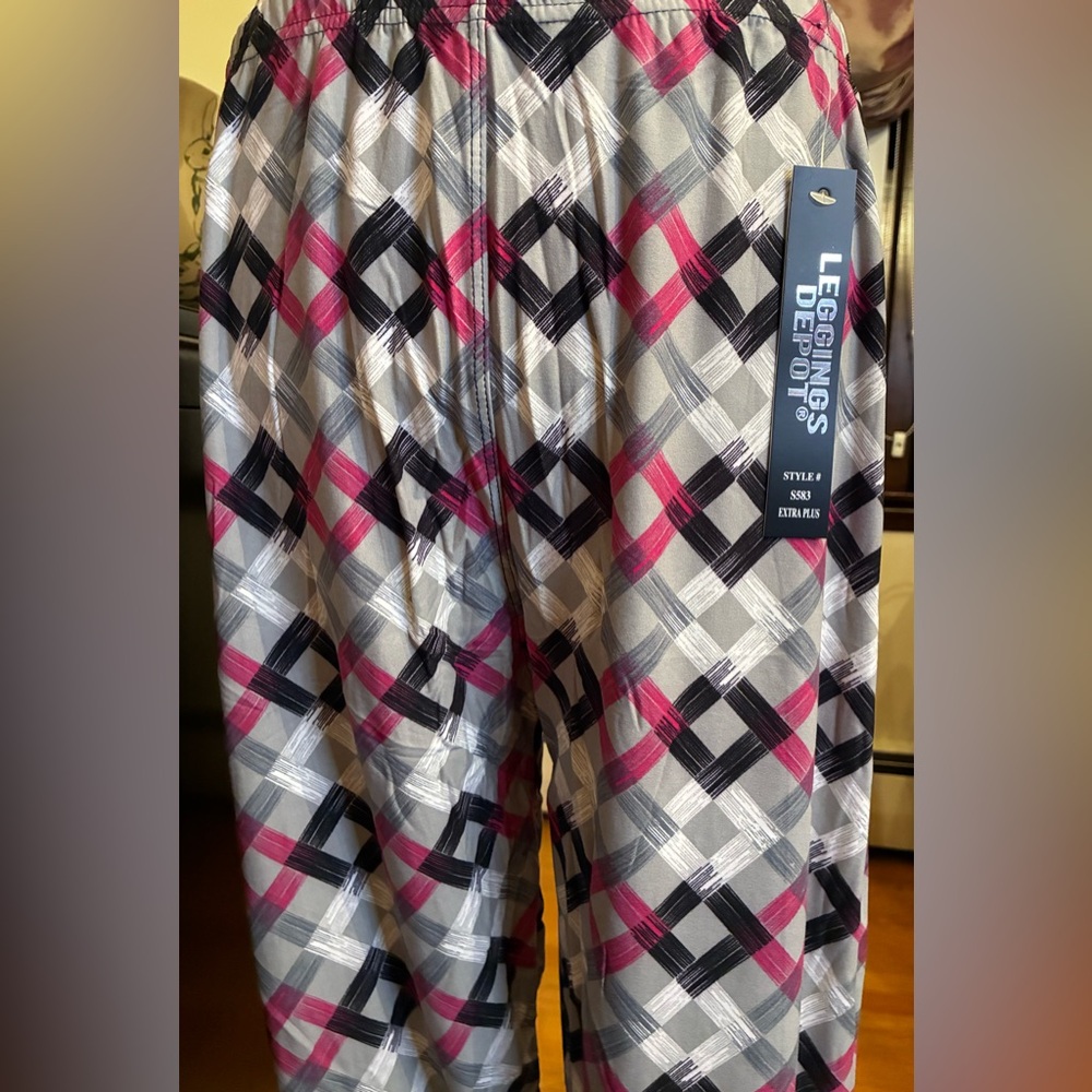 NWT Leggings Depot Vibrant Pink Gray White Crisscross Leggings Size Extra Plus